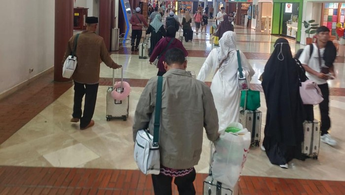 Ilustrasi Jemaah calon haji visa kerja diamankan di Bandara Soetta sebelum berangkat ke Arab Saudi.