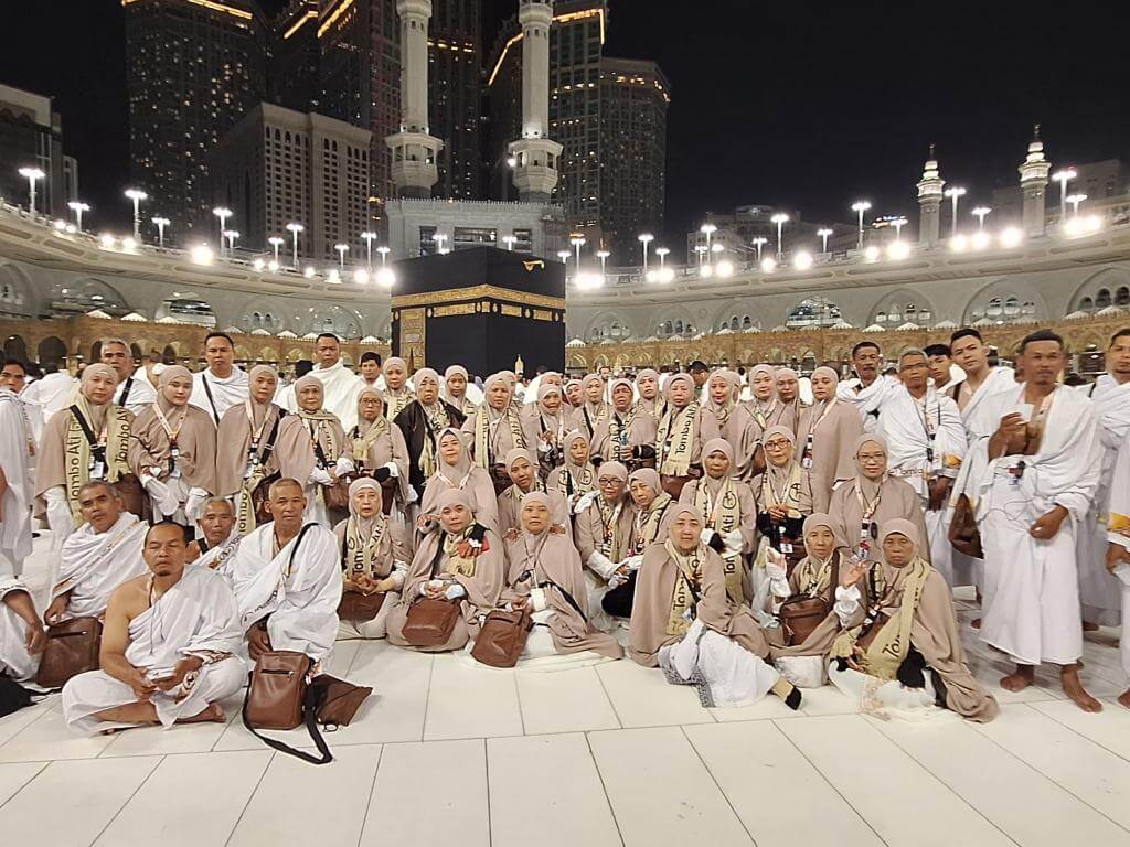 Paket Haji Resmi & Haji Plus Tanpa Antri 1 jamaah haji Indonesia di Masjidil Haram