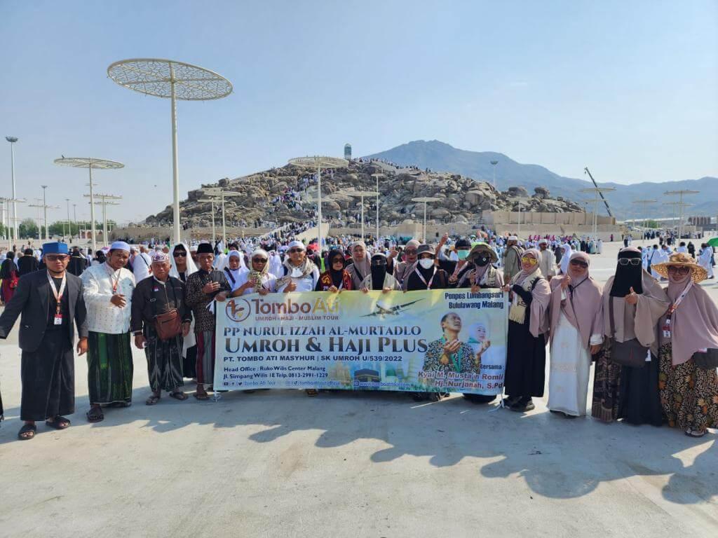 Jemaah Umroh Tombo Ati Tour di Masjid Jabal Rahmah
