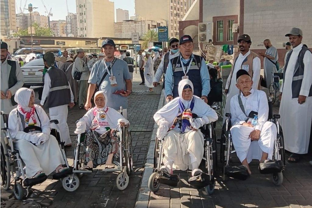 Jemaah haji lansia dari Indonesia